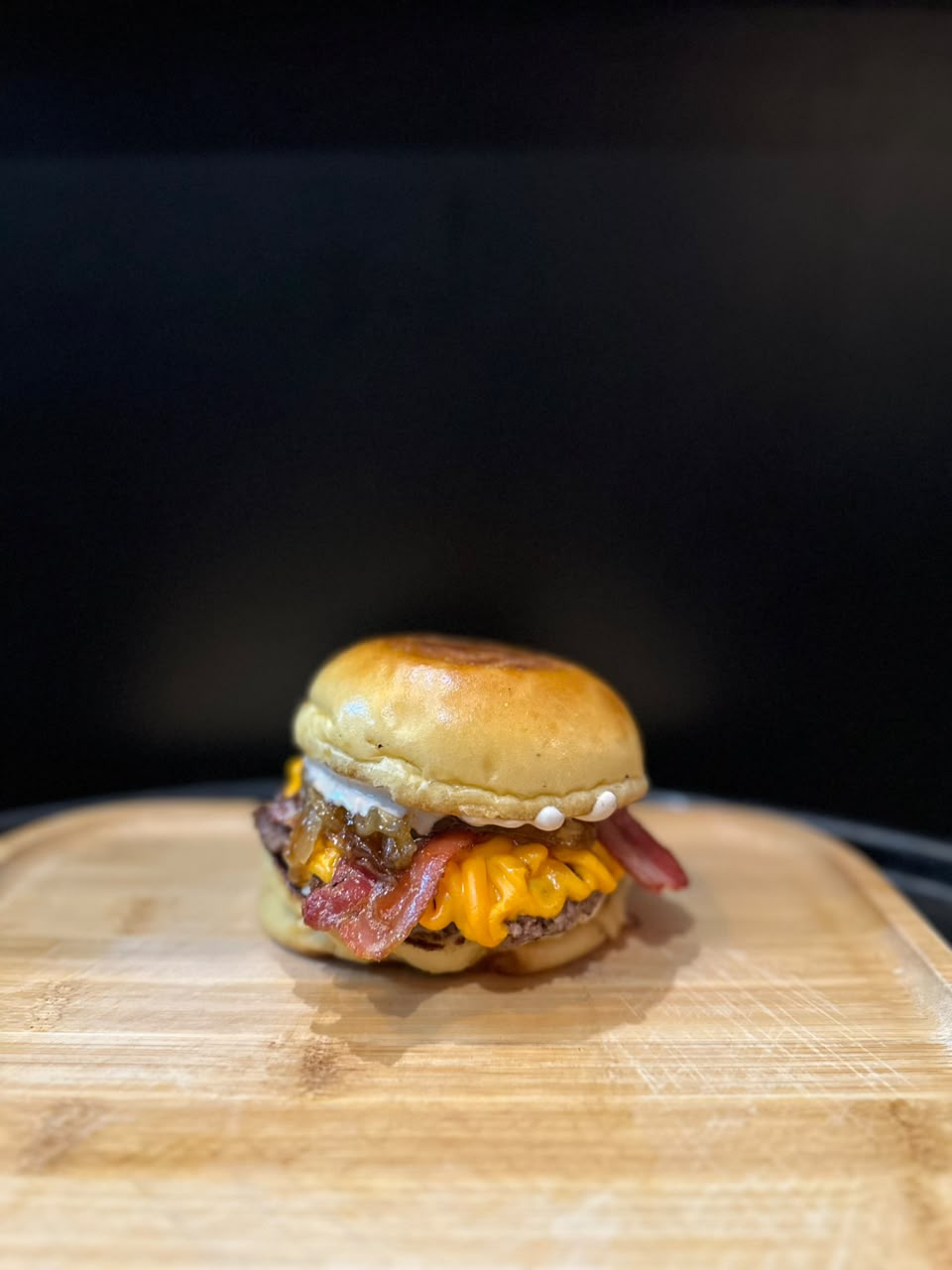 BR's Cheddar Bacon com bacon e cebola caramelizada