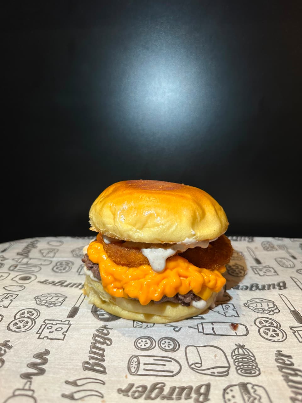 BR's Onion com cheddar cremoso e anéis de cebola crocantes